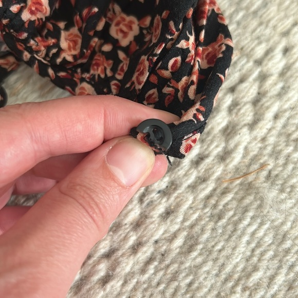 Motel crop shirt with puff sleeves. Size L - Picture 2 of 2